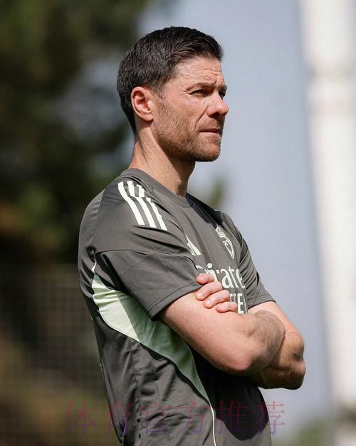 马卡:阿隆索在训练中尝试让费兰-门迪担任中后卫